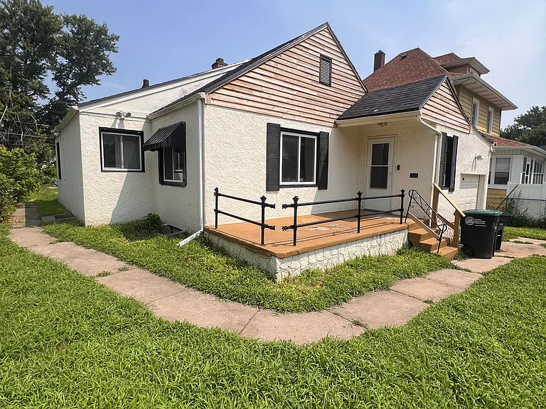 3178 Fowler Ave — Photo 1