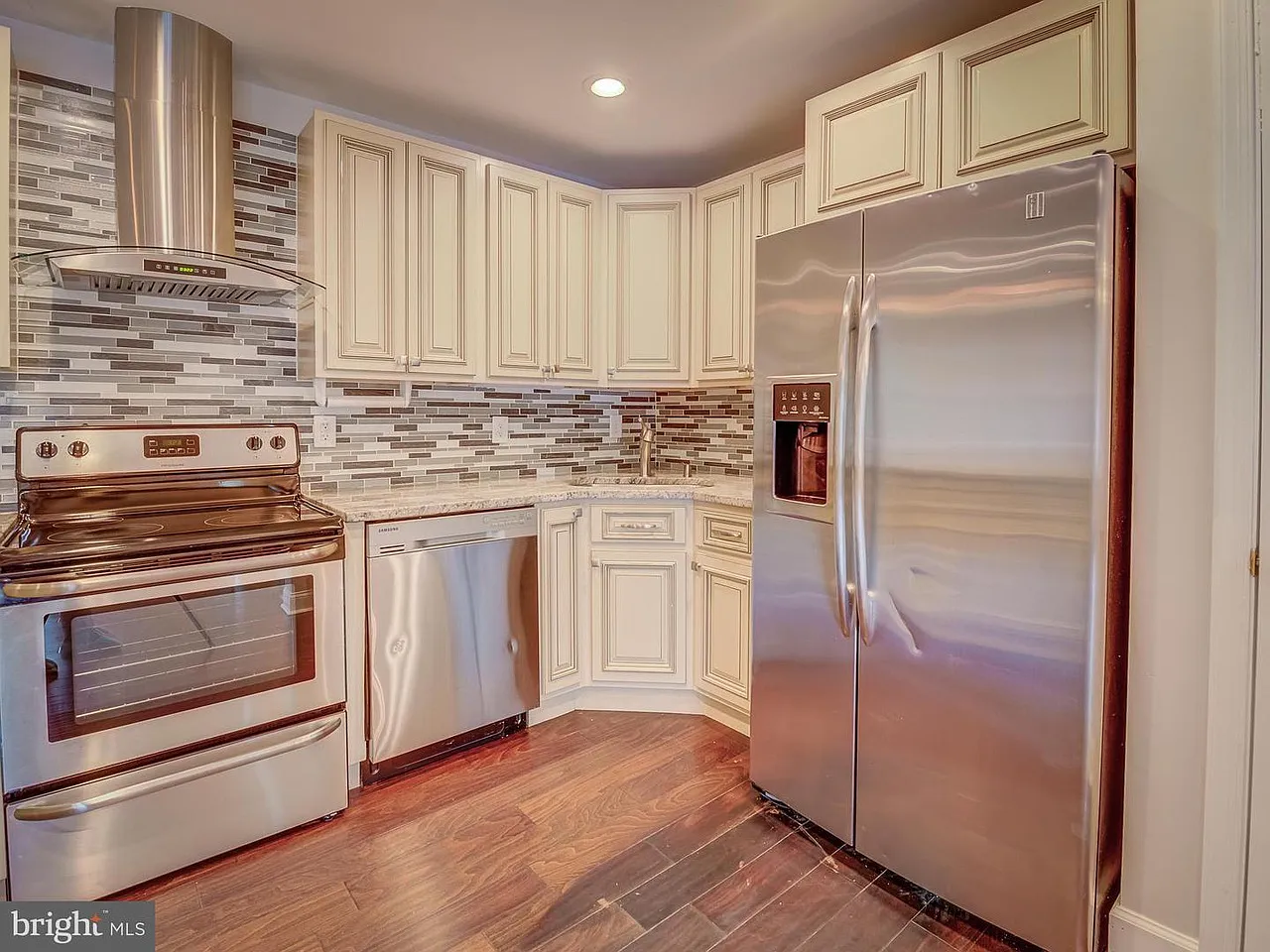 3 bed, 1500 sqft, $2,500 — Photo 3