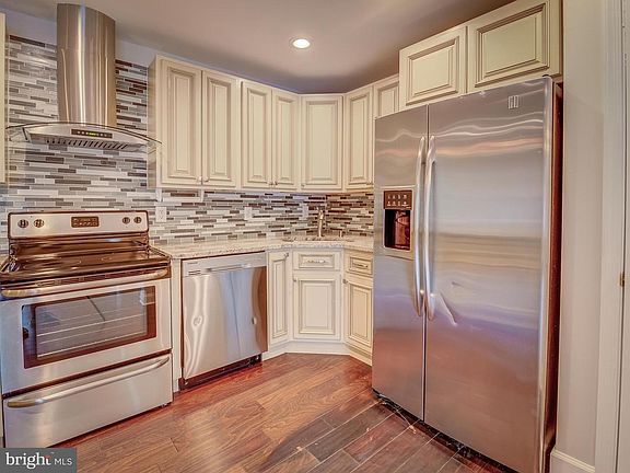 3rd image of 10108 Lomond Dr