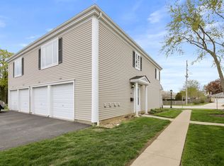 724 E Old Willow Rd #104-D, Prospect Heights, IL 60070