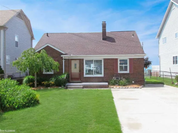 8070 Anchor Bay Dr, Algonac, MI 48001