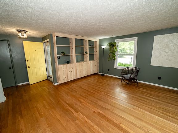 4th image of 3723 Pebble Creek Dr