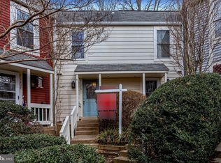 11209 Silentwood Ln, Reston, VA 20191