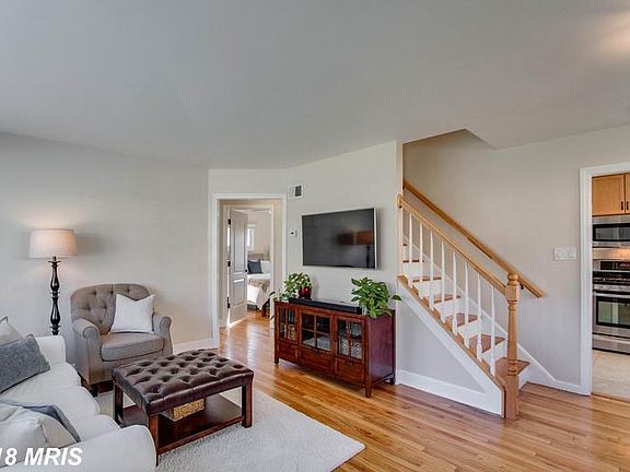 Gorgeous hardwood floors throughout