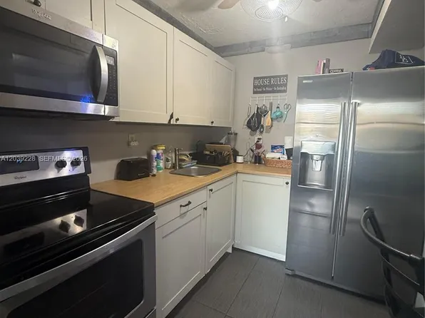 9081 Sunrise Lakes Blvd APT 108, Sunrise, FL 33322