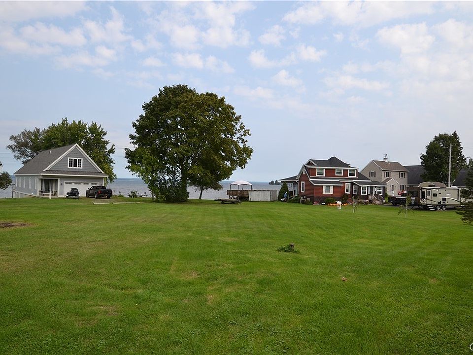 2nd image of 8674 Lake Rd