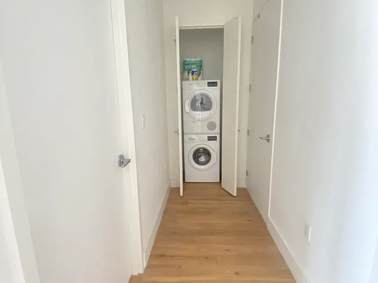 27-21 44th Dr #1503 — Photo 9