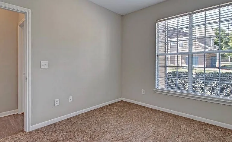 Hamptons at Woodland Pointe — Photo 31