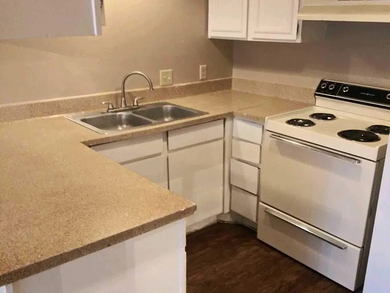 Peachtree Apartments — Photo 34