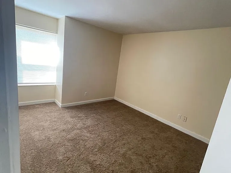 Abbott Acres Apartments — Photo 18