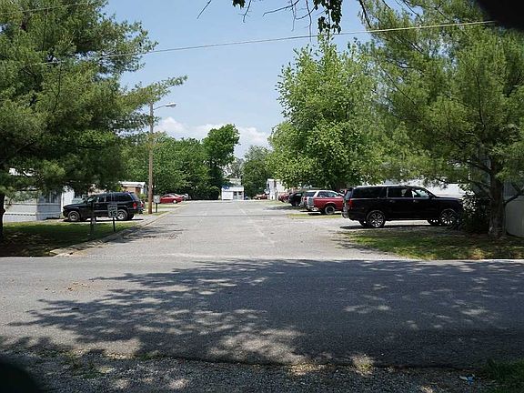 2nd image of 622 Charleston Ave