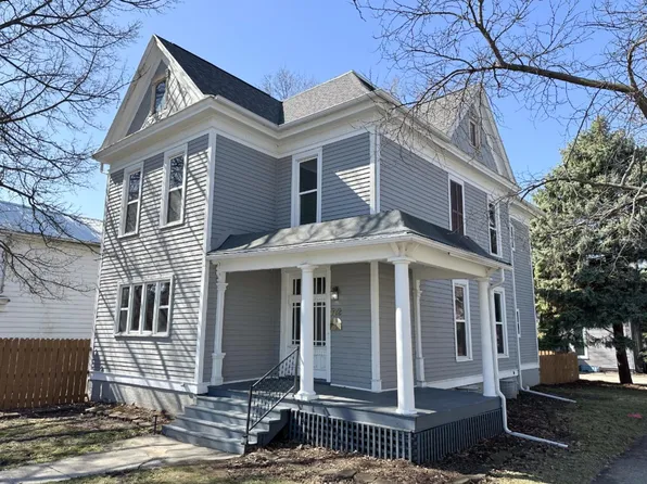 712 N Roosevelt Ave, Bloomington, IL 61701