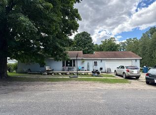 127 Godfrey St, Howard City, MI 49329