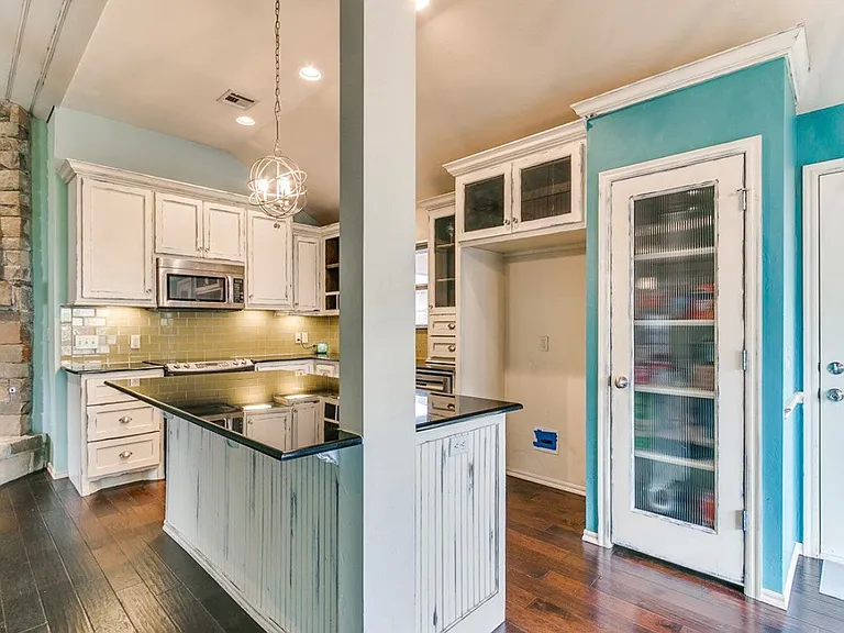 4933 Yellow Woods Way — Photo 8