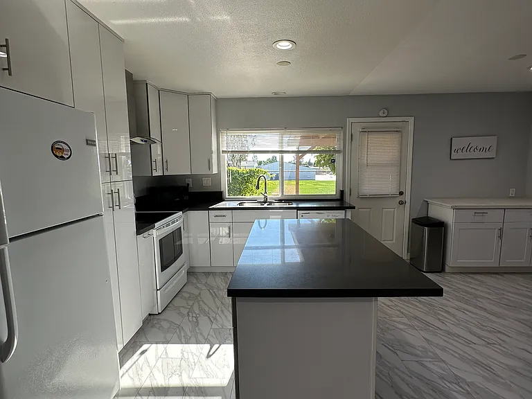 2625 Baltic Ave — Photo 19