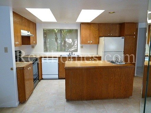 2nd image of 3680 Governor Dr