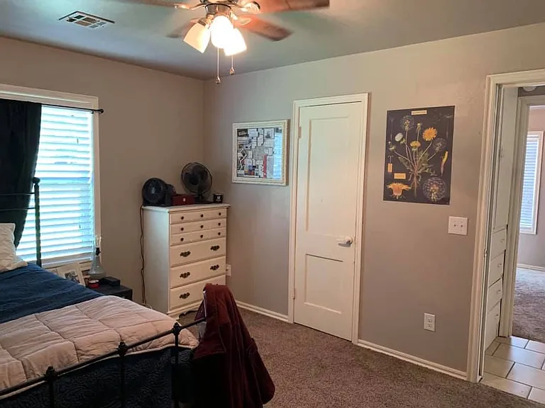 215 E Kittyhawk Dr — Photo 8