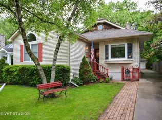621 S 7th St, St Charles, IL 60174