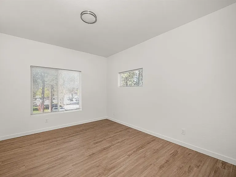 505 E Hawthorne Rd #305 — Photo 9