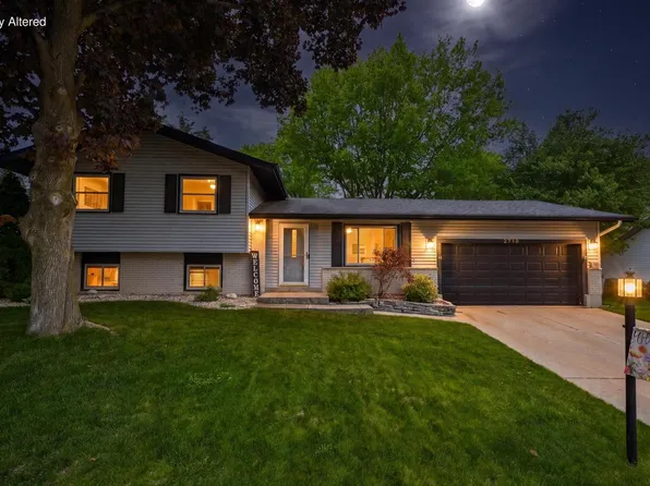 2718 Bristol COURT, Waukesha, WI 53188