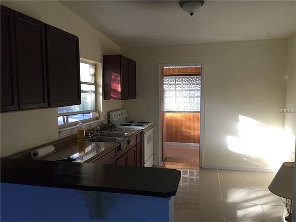 5th image of 907 N Solandra Dr
