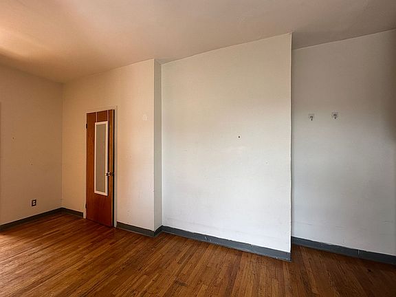 4th image of 328 E 14th St APT 27