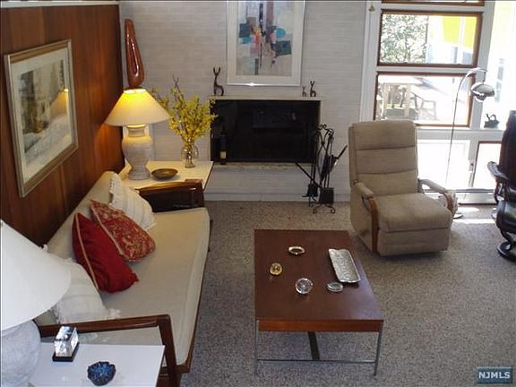 FAMILY/LIVING ROOM WITH BRICK FPLC