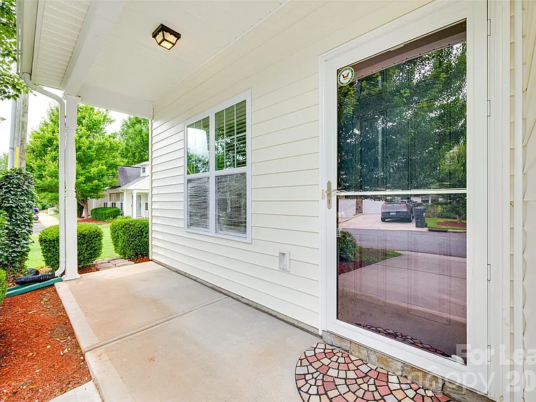 1430 Harpers Inlet Dr — Photo 2