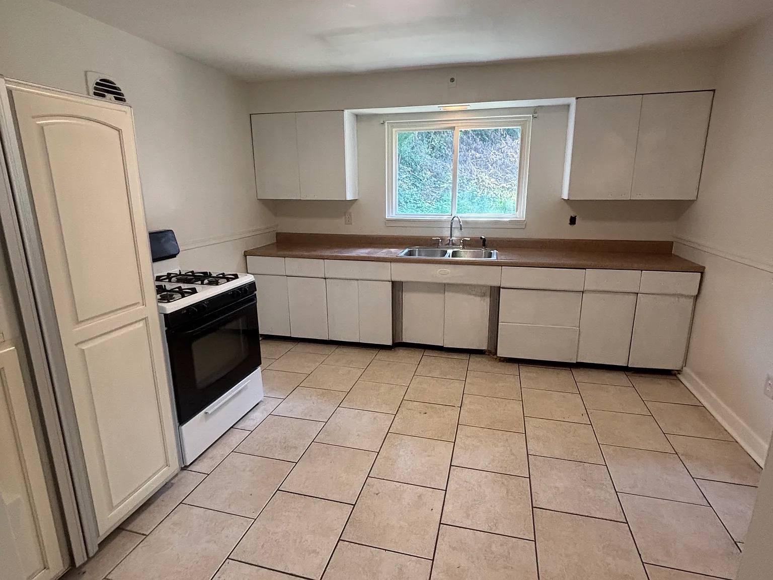 3 bed, 1182 sqft, $1,375 — Photo 2