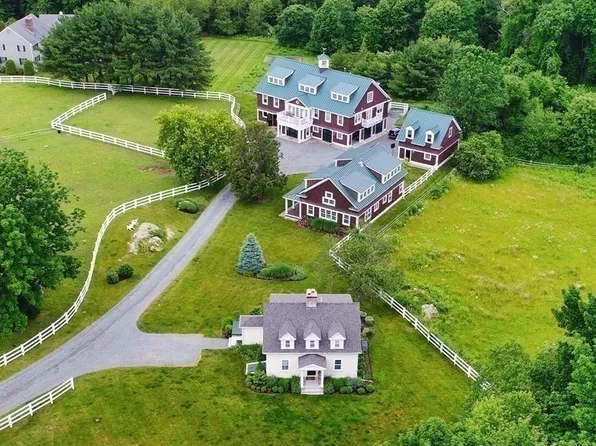 1 Hunt Dr #1A, Dover, MA 02030