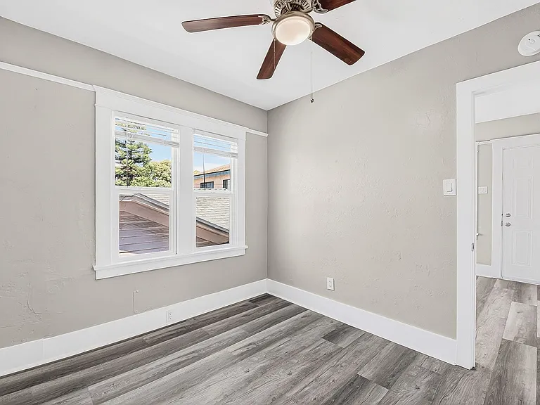 1557 Pine Ave — Photo 13