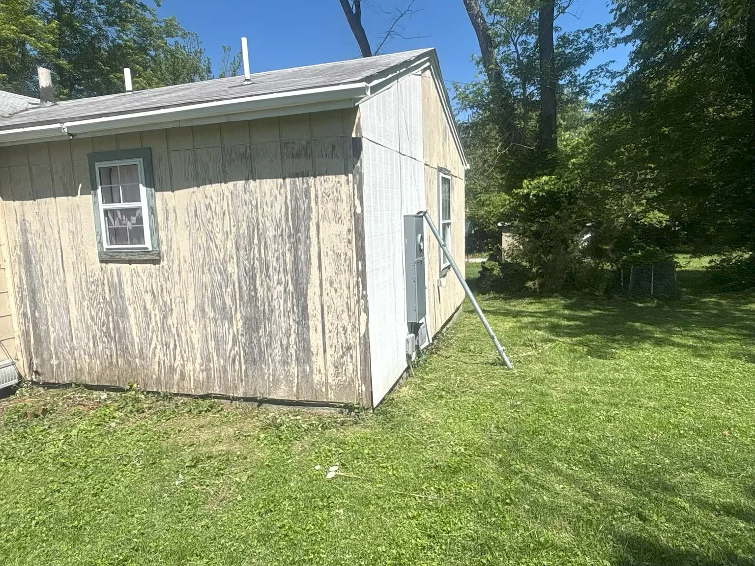 3 bed, 1240 sqft, $990 — Photo 2