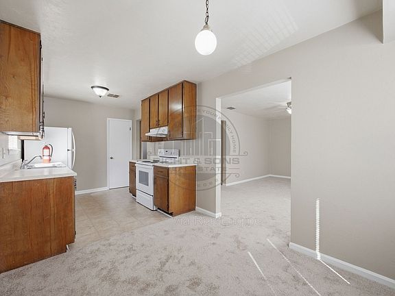 5th image of 709 Pointe Ct APT A