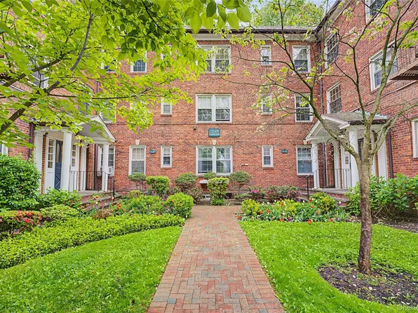 10 Welwyn Road #2C, Great Neck, NY 11021