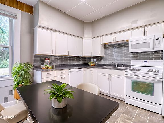 5th image of 1109 W Ashland Ave