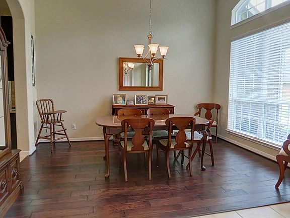 5th image of 16922 Huttons Court Ln