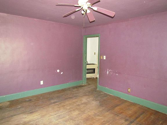2nd image of 206 S John St