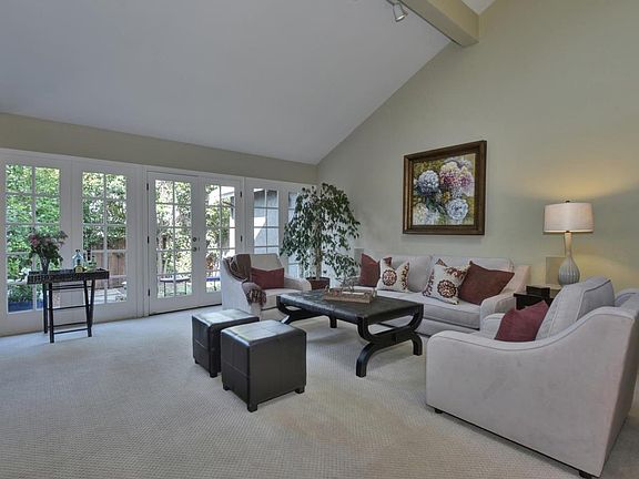 4th image of 635 Spring Hill Dr