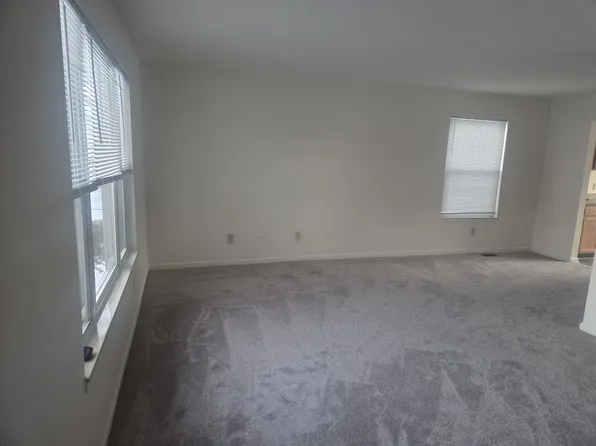 472 N Maple Rd #472, Saline, MI 48176