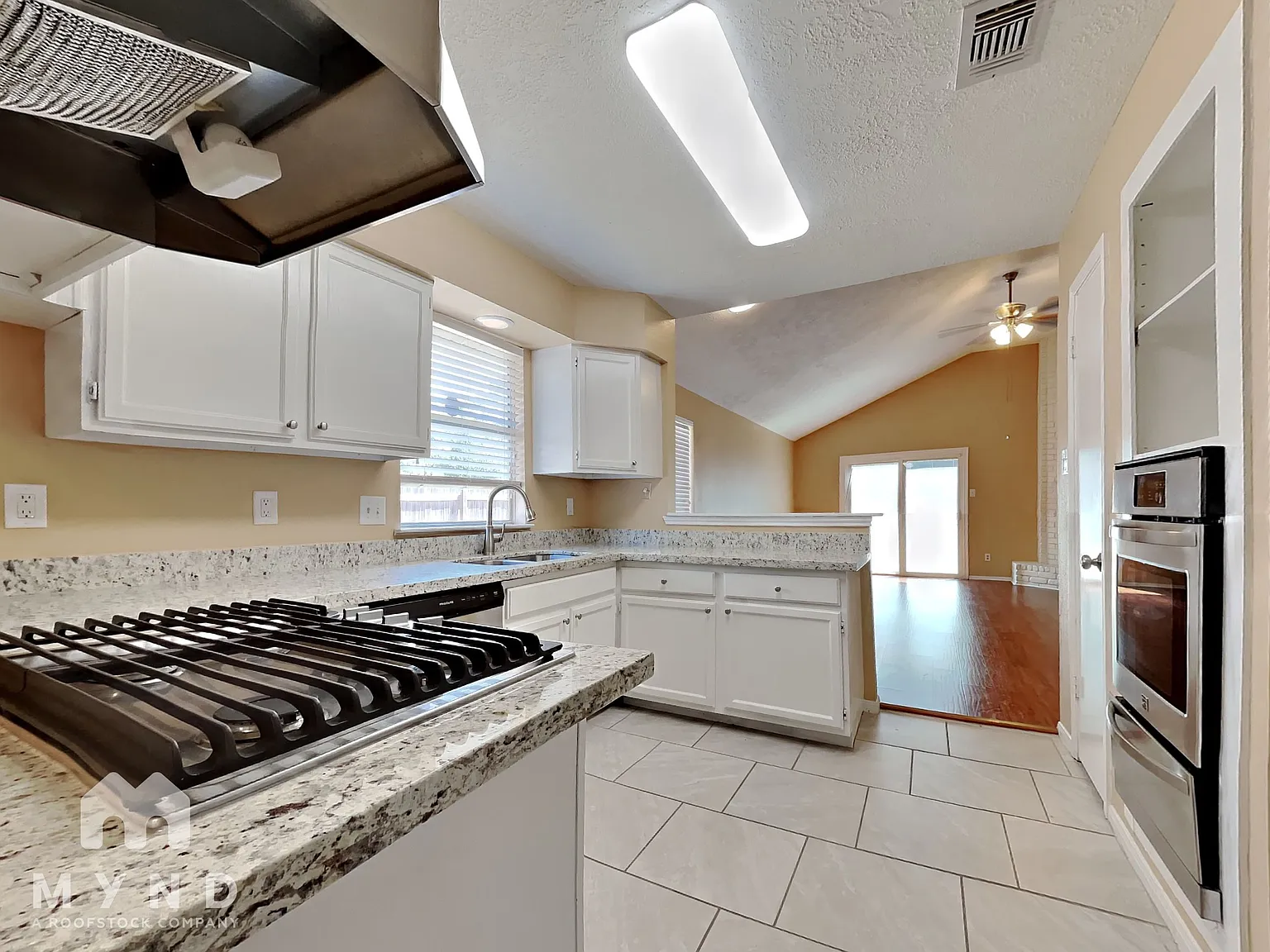 3 bed, 2.0 bath, 1431 sqft, $1,915 — Photo 3