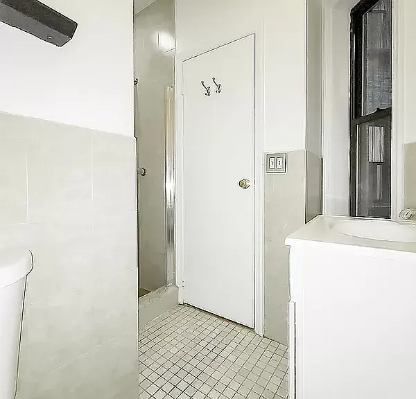 527 W 48th St #2FW — Photo 4