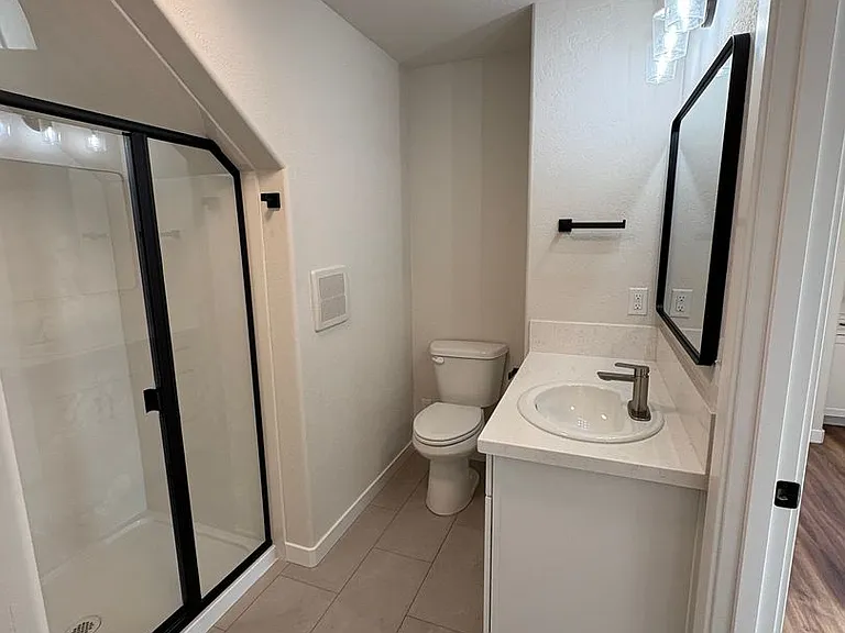 1166 Woodrow Ln — Photo 6