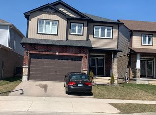 7 Newcastle Ct, Kitchener, ON N2R0G7