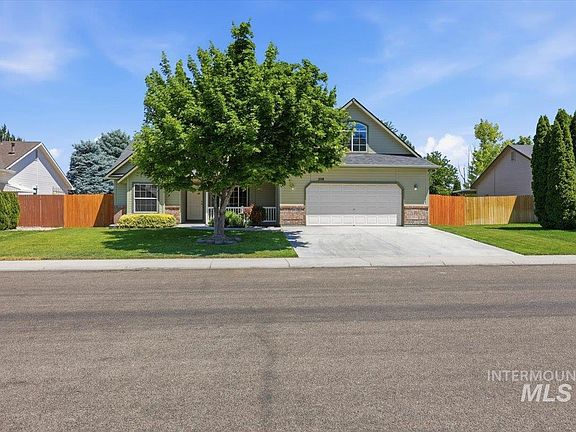 3rd image of 208 S Blue Heron Way