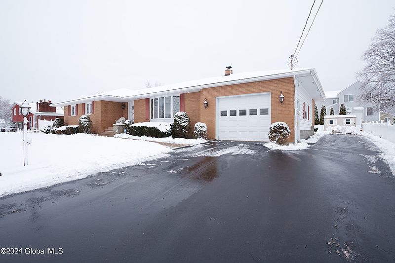 2nd image of 422 Baker Avenue