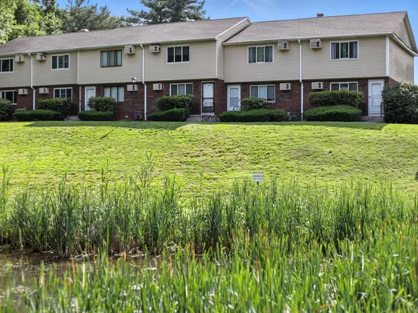 28 Churchill Way #28, Newington, CT 06111