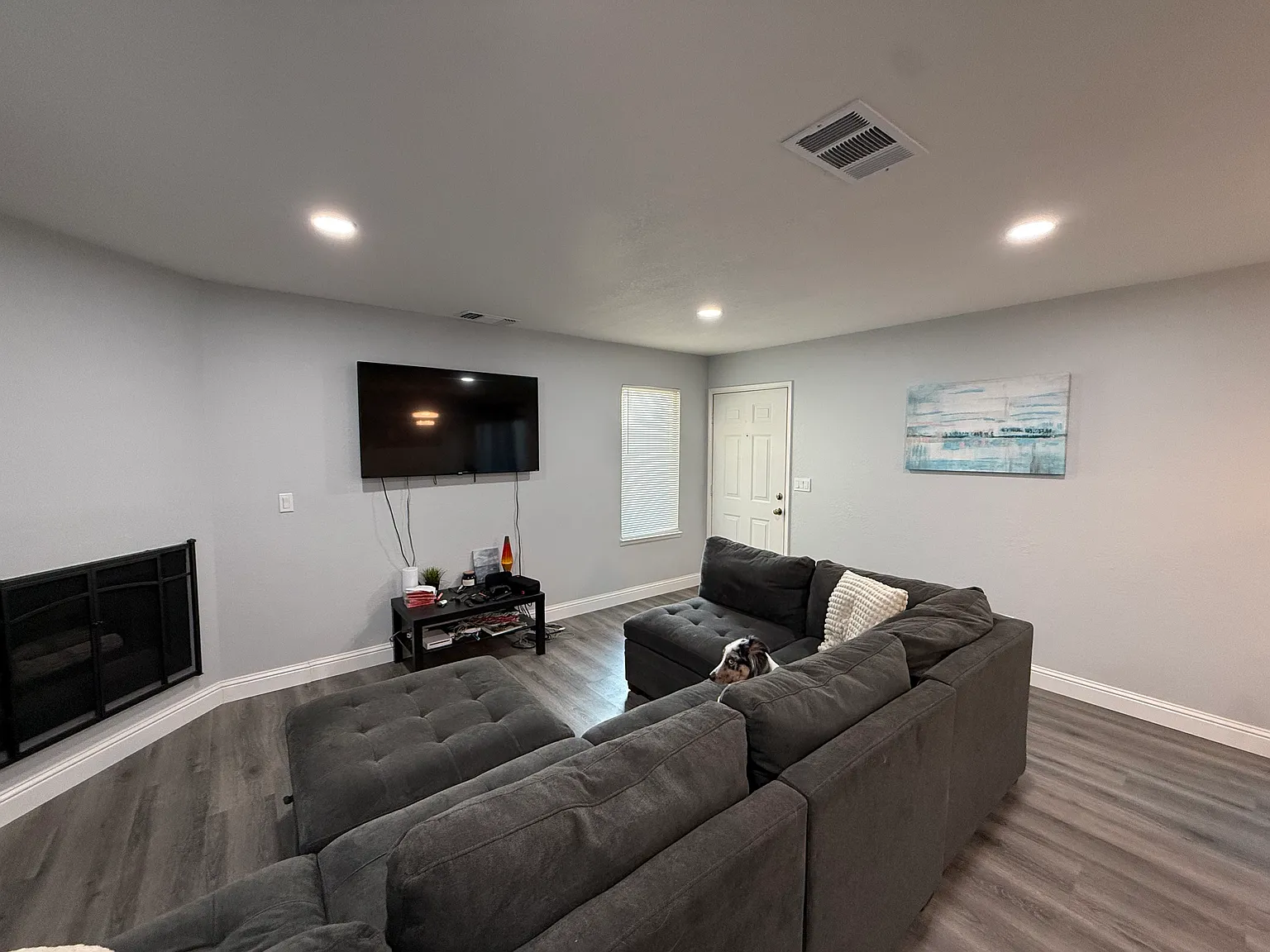 2 bed, 950 sqft, $2,400 — Photo 2