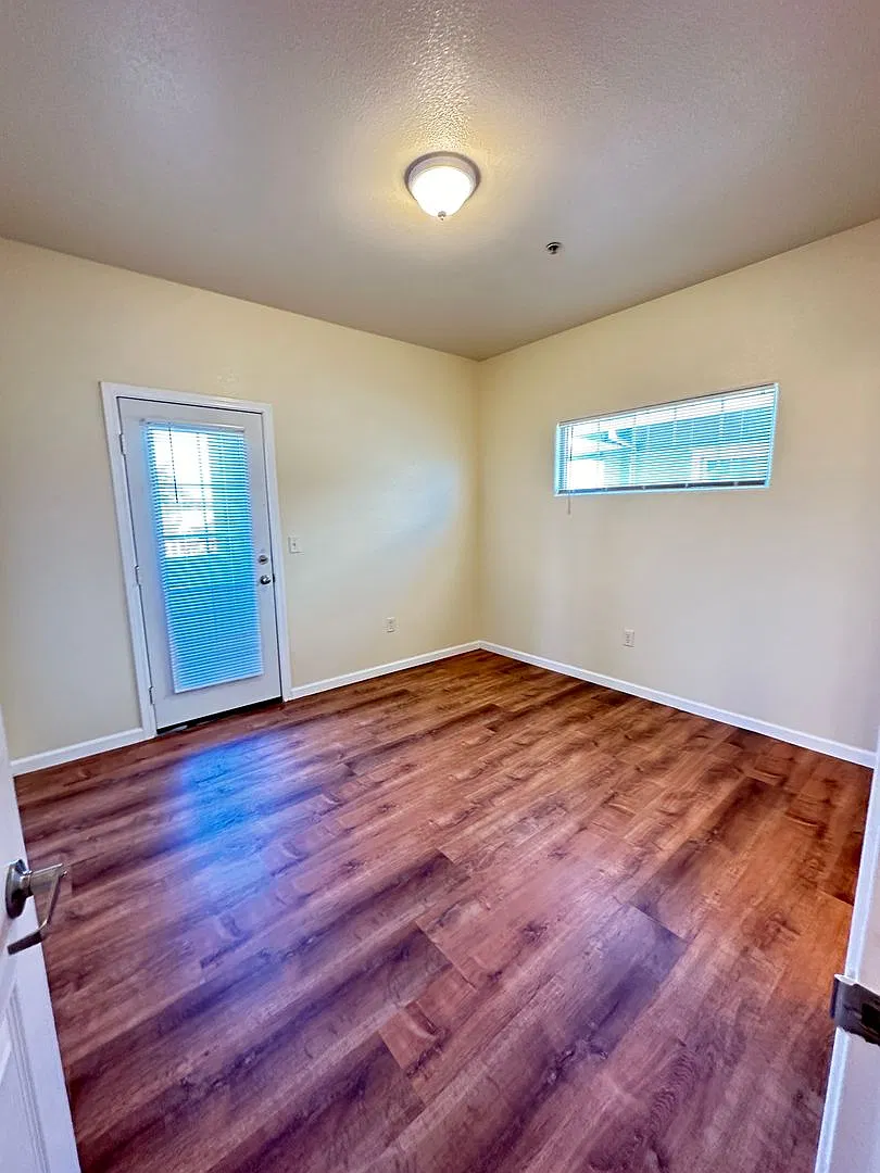 929 Featherside Way 1-4 — Photo 3