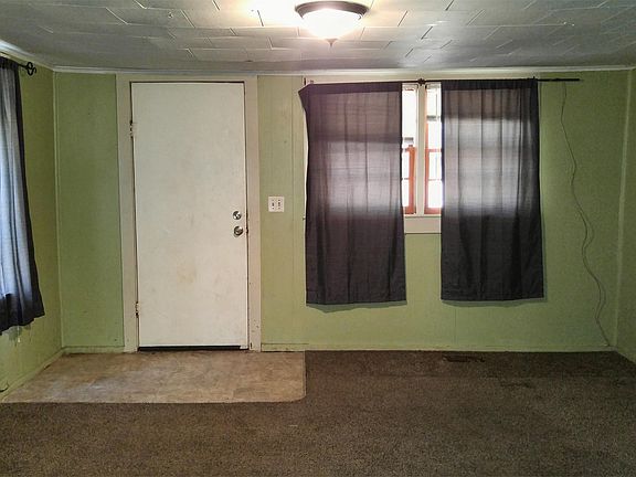 3rd image of 724 W Park St