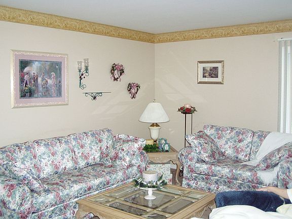 4th image of 4276 Bedford Dr